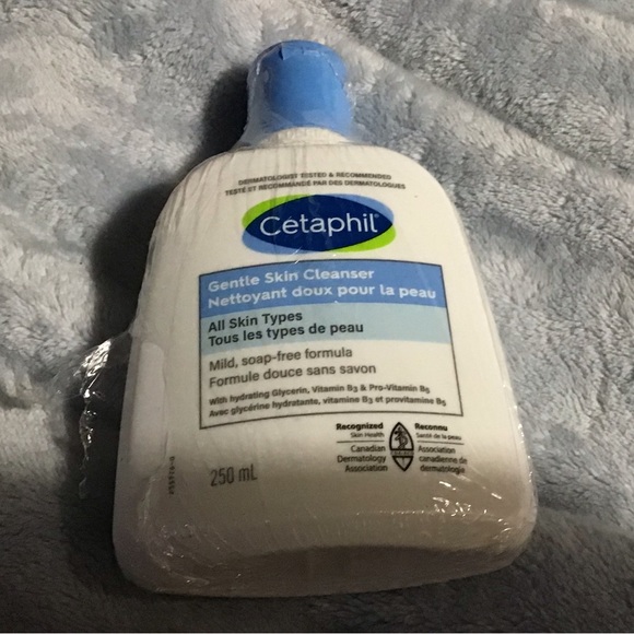2 cetaphil gentle skin cleanser mild spap free formula 250 ml - Picture 2 of 6